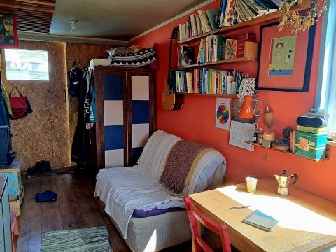 Unique Design Tiny House - Container and Upturned boat, photo 10