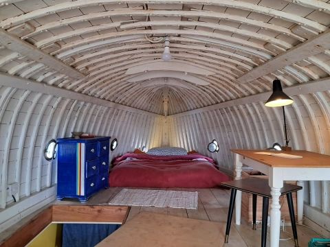 Unique Design Tiny House - Container and Upturned boat, photo 9