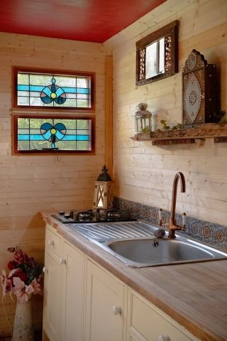 Off grid tiny house, photo 5 of 7
