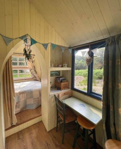 Tiny house shepherds hut, photo 2 of 4