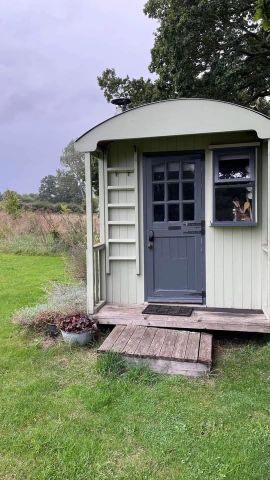 Off grid Shepherds hut/Tiny house with compost toilet, photo 4 of 4