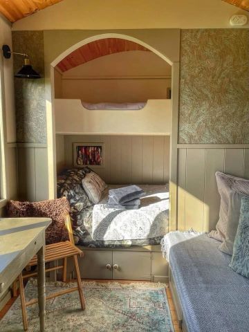 Off grid Shepherds hut/Tiny house with compost toilet, photo 3 of 4