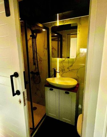 Tiny House, photo 4 of 5