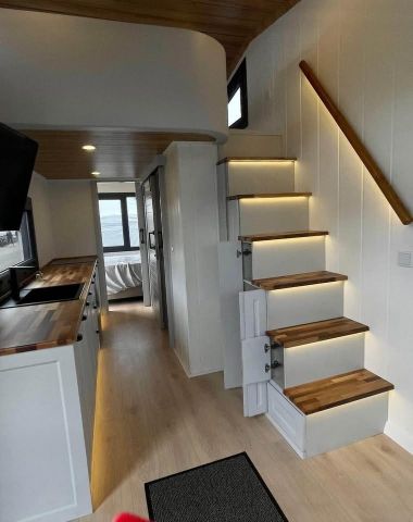 Tiny House, photo 5 of 5